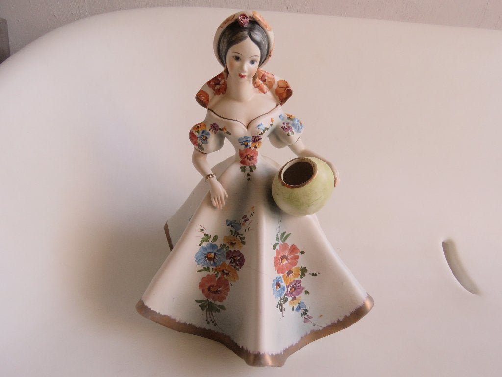 Statue en porcelaine femme avec pichet Italie, Antiquités & Art, Enlèvement