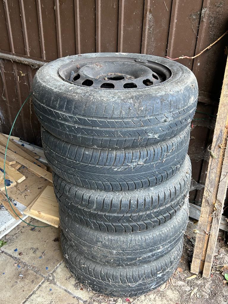 Banden Bridgestone op velg 175/65R14, Auto-onderdelen, Banden en Velgen, Ophalen, 14 inch, Gebruikt, 175 mm