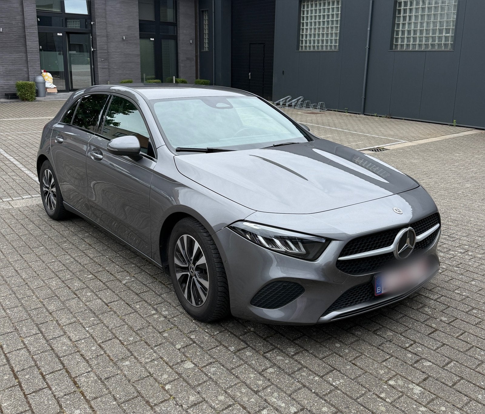 Mercedes A180, Achat, Feux de virage, Carnet d'entretien, 5 portes