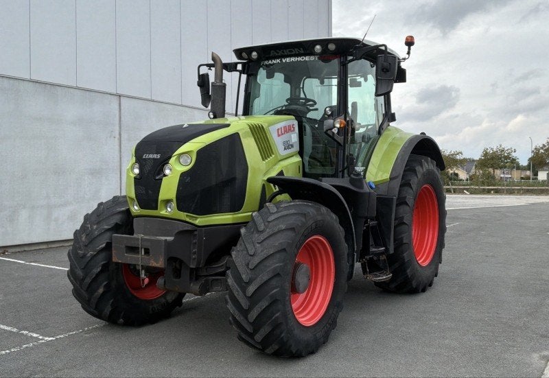 Tracteur Claas 830 Axion à quatre roues motrices, Autres marques