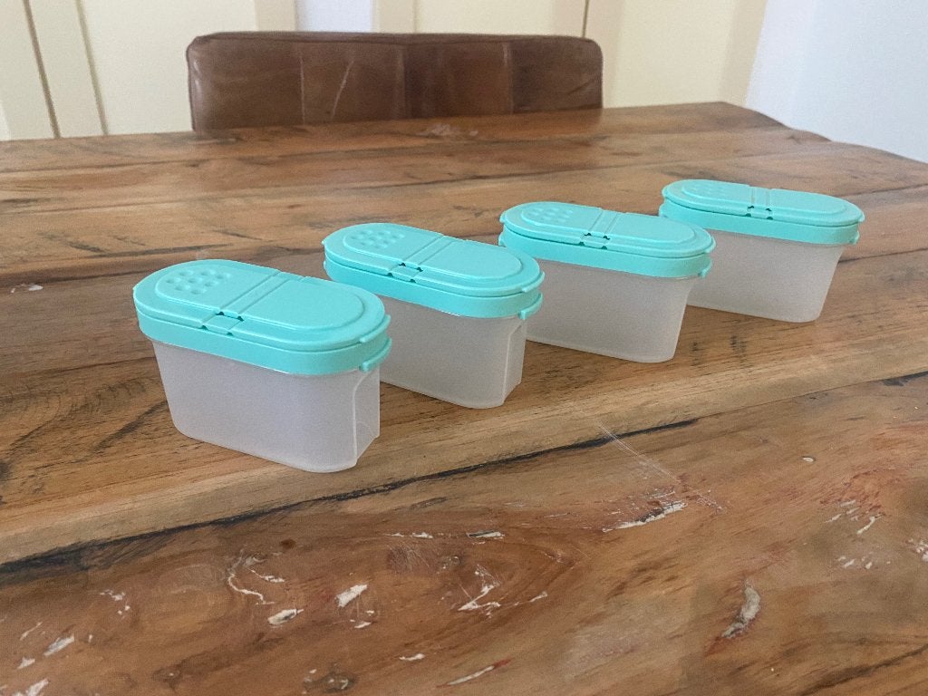 Tupperware kruidenpotjes, Envoi