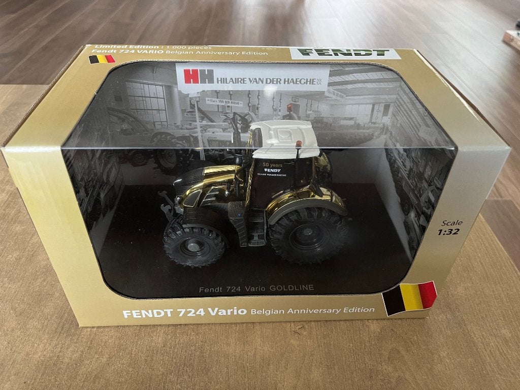 Fendt 724 Vario Goldline - Belgian Anniversary Edition, Hobby en Vrije tijd, Modelauto's | 1:32, Ophalen, Nieuw, Tractor of Landbouw