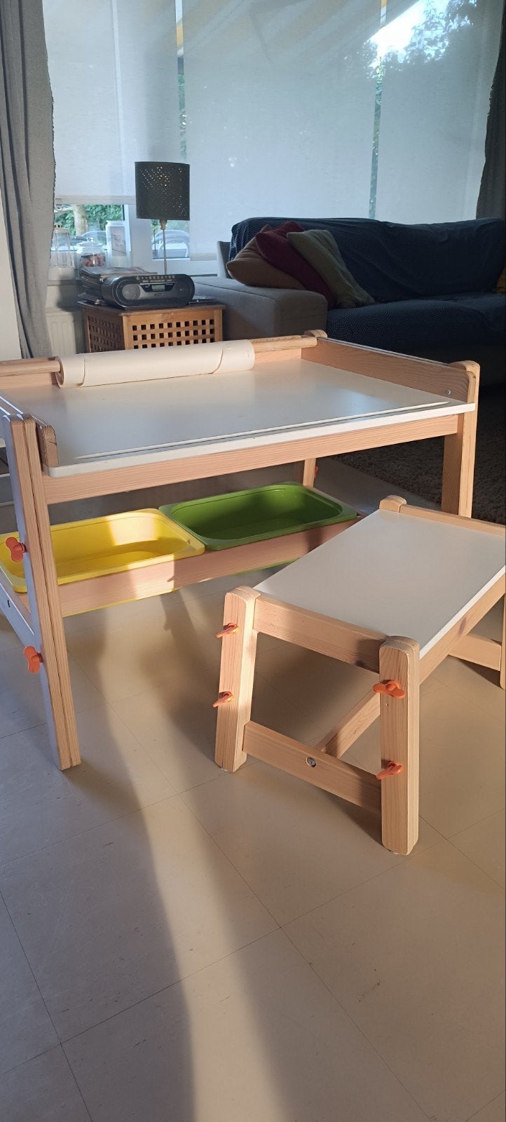 Bureau et banc enfant de chez Ikea, Enlèvement
