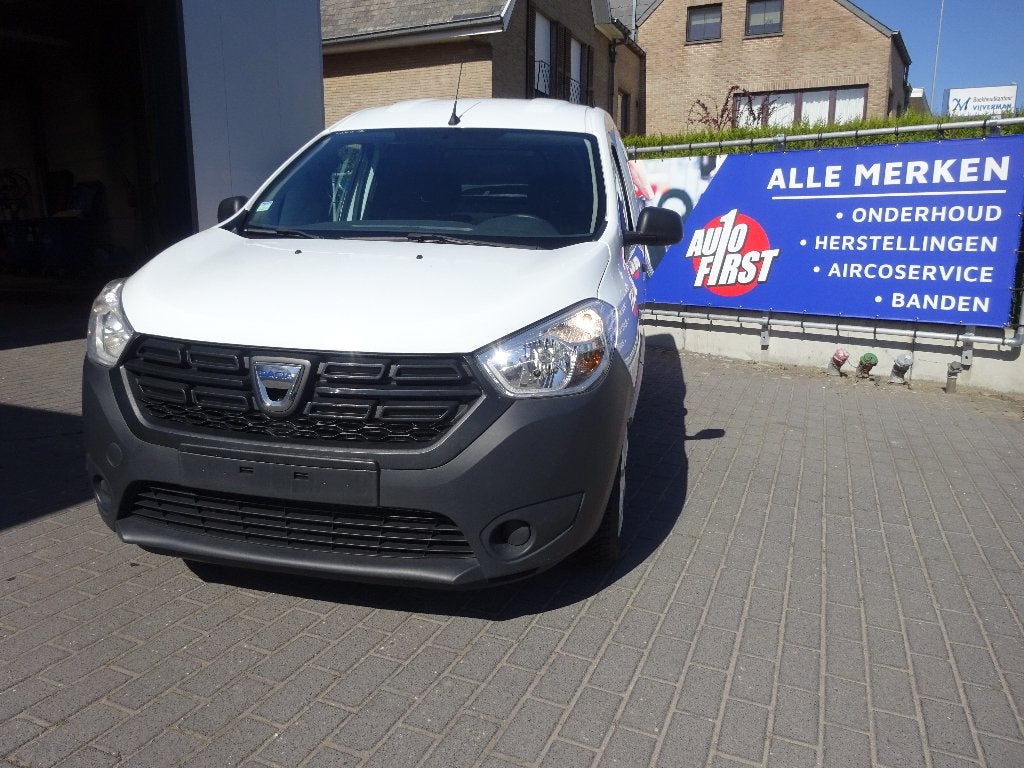 Dacia Dokker 1.5 DCI 55 km met airco navigatie, Auto's, Dacia, Voorwielaandrijving, Stof, 4 cilinders, Wit