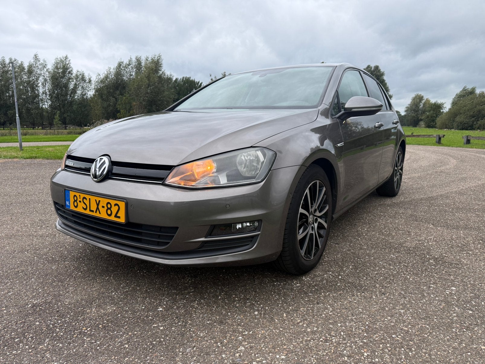 TE KOOP: Volkswagen Golf 7 (Grijs Metallic) vaste prijs, Bluetooth, Bedrijf, Handgeschakeld, Grijs