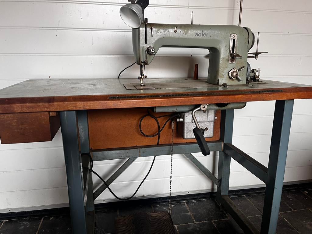 Machine à coudre Adler, Enlèvement, Comme neuf, Machine à coudre