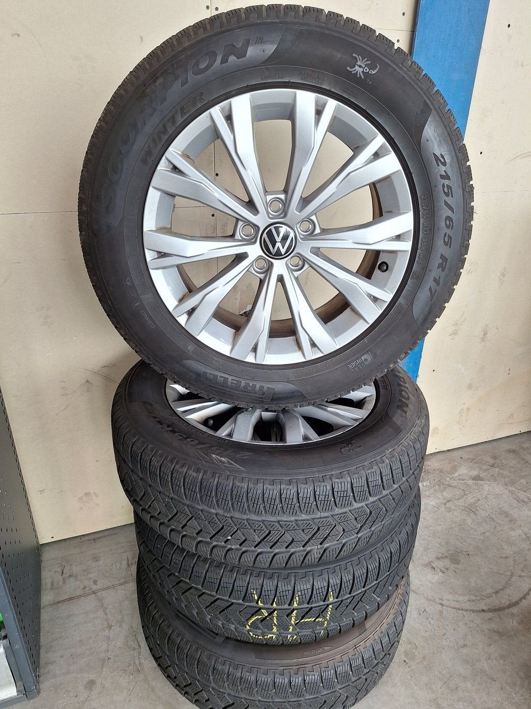 Volkswagen Tiguan Winterset 17 Origineel, Auto-onderdelen, Banden en Velgen, Ophalen, -, -, Banden en Velgen