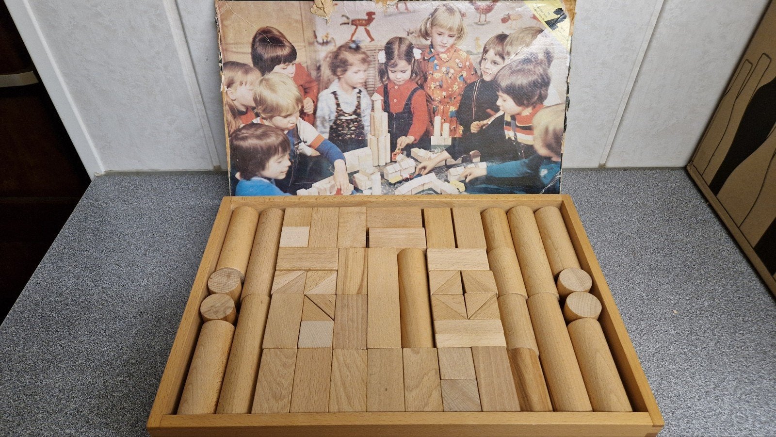 Houten blokkendoos, Ophalen