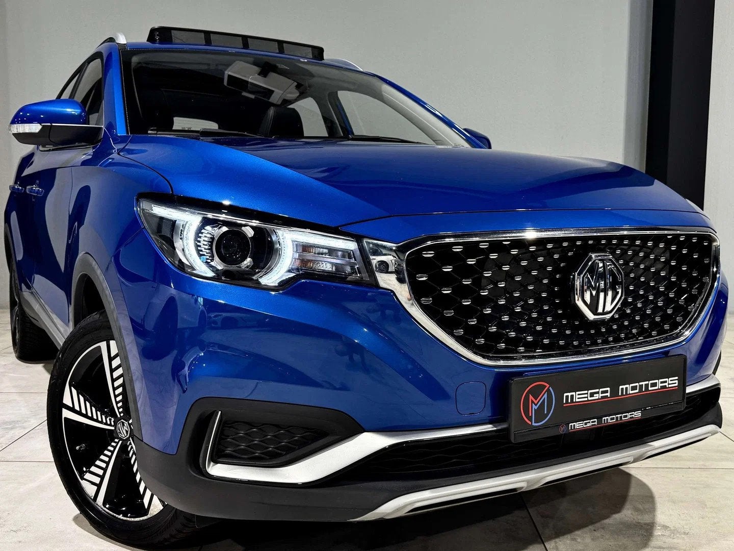 MG ZS 143CV ELECTRiQUE PANO BAUTO CARPLAY CUiR NAVi +, Autos, Cuir, Achat, ZS, Noir