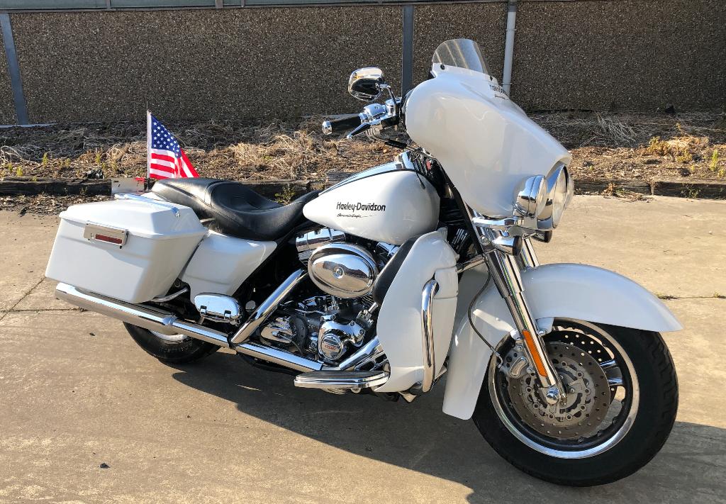 Europese Harley Davidson CVO Electra Glide (Screaming Eagle), 2 cilinders, 1690 cc, Occasion, Motorrijbewijs A