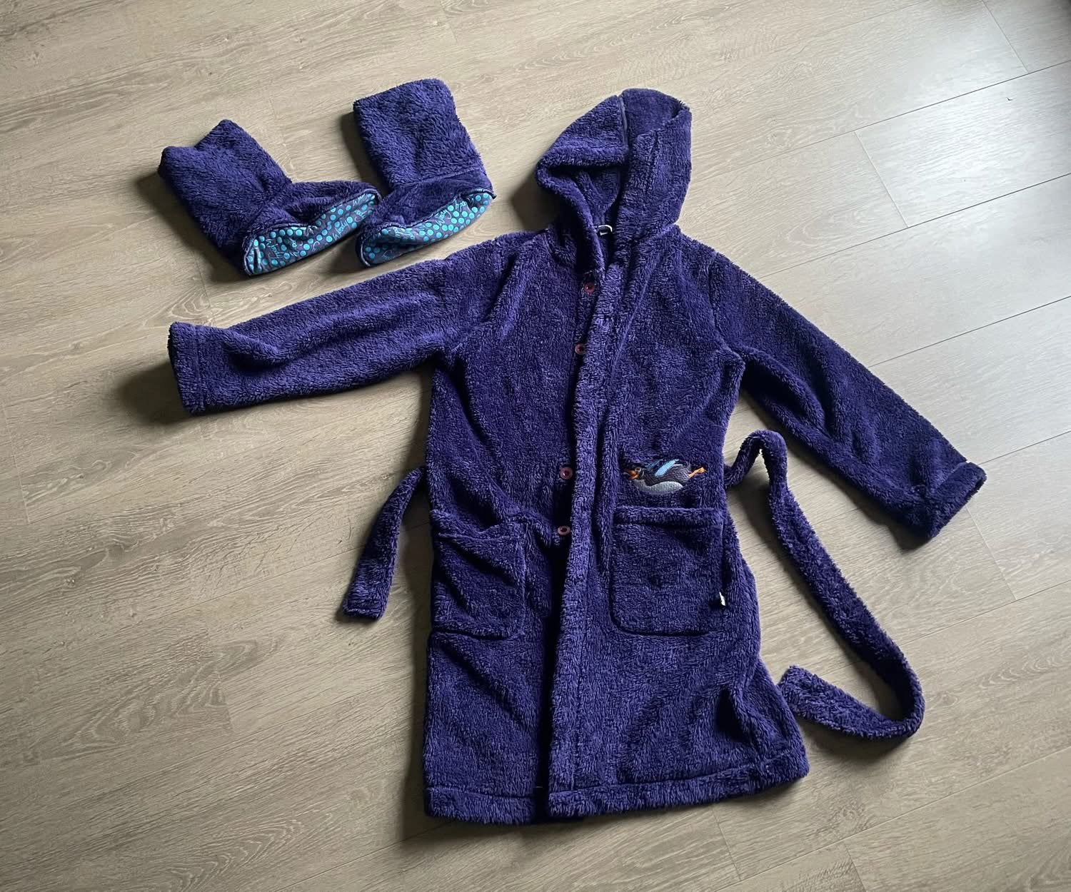 Badjas met pantoffels, Kinderen en Baby's, Kinderkleding | Overige, Ophalen, Zo goed als nieuw