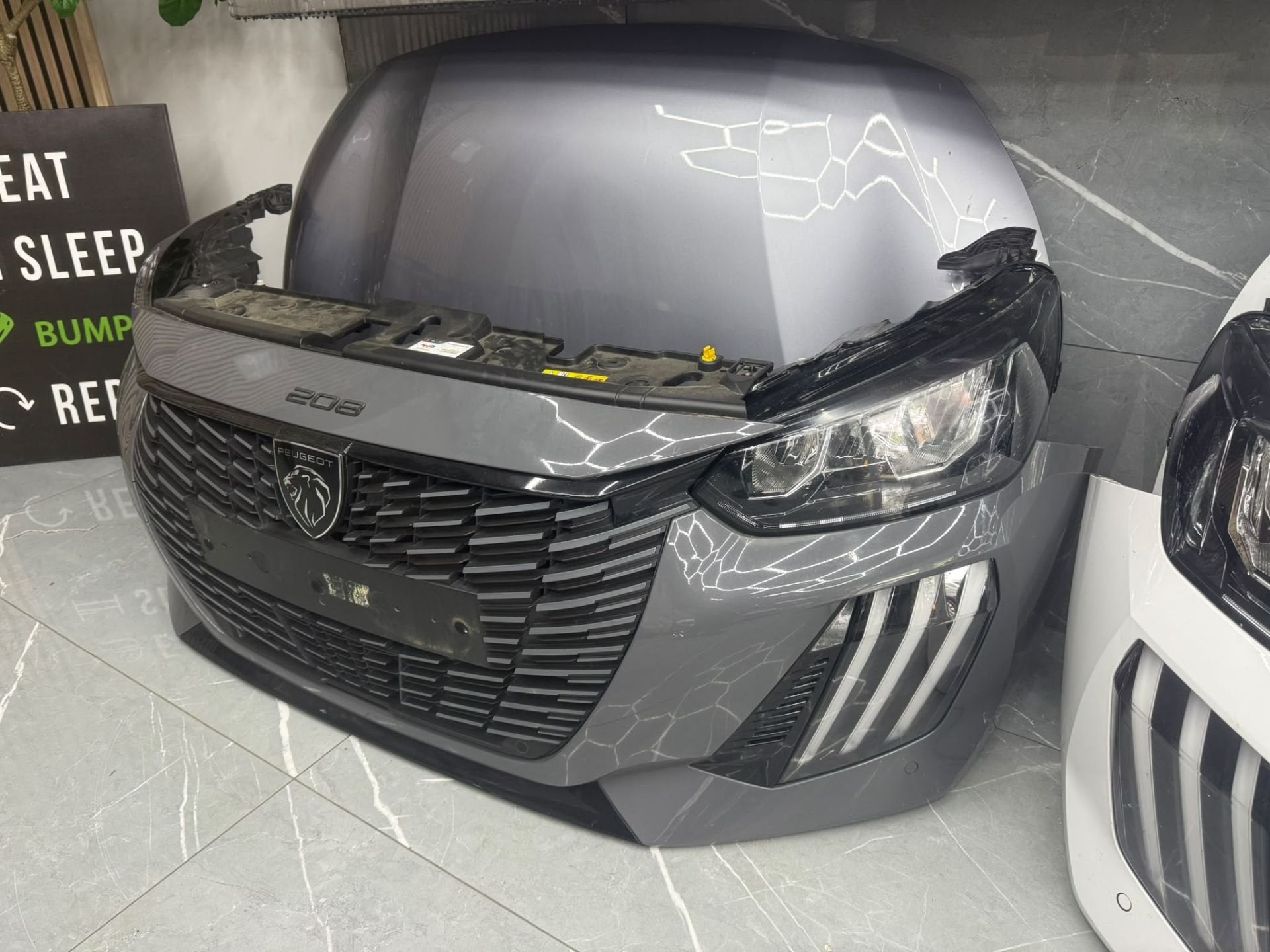 Voorkop Peugeot 208 II 2024-2026 Motorkap Voorbumper Koplamp, Taurusavenue 1
2132 LS  Hoofddorp, NL, Gebruikt, Contact.group@renault.com