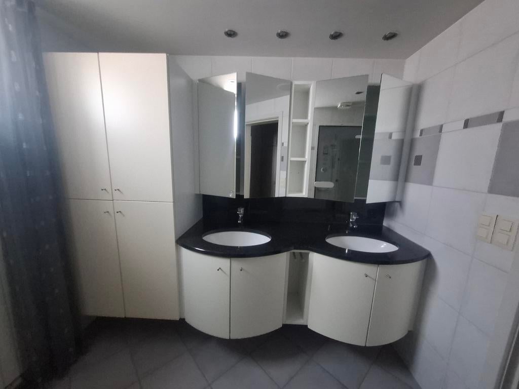 Badkamer met dubbele lavabo, Huis en Inrichting, Ophalen