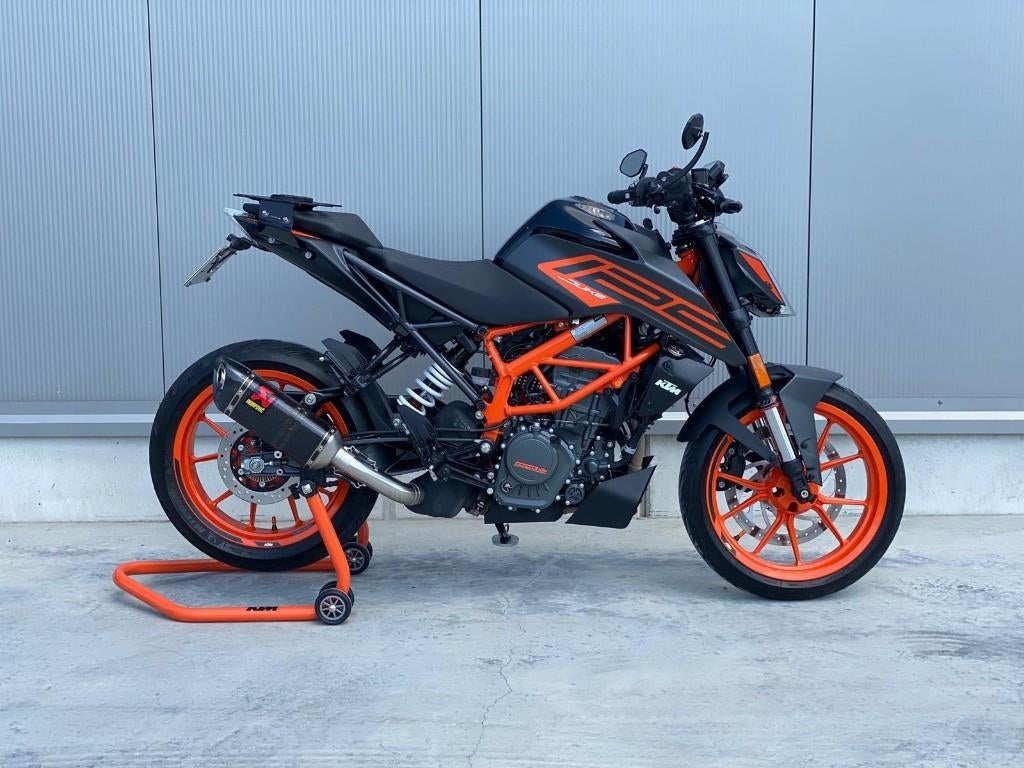 KTM Duke 125 - Topstaat, Akrapovic & dealeronderhouden, Particulier, 125 cc, 11 kW of minder, ABS