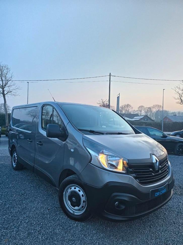Renault trafic Comfort 3zit Lichtevracht/Airco//Pdc/Trekhaak, Voorwielaandrijving, 4 deurs, 4 cilinders, 2000 kg