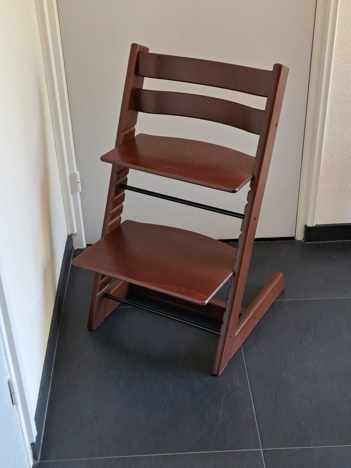 Stokke Tripp Trapp NIEUW MODEL in walnut kleur, Ophalen, Zo goed als nieuw, Meegroeistoel, Aanschuifbaar