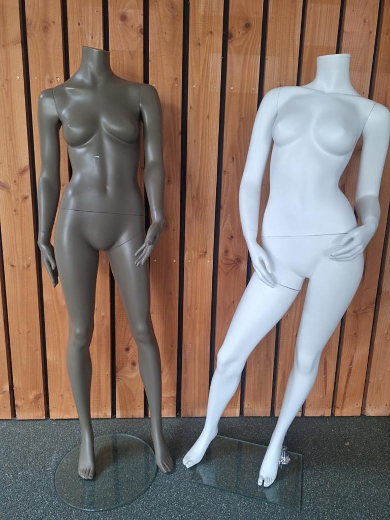 Paspoppen dames, Ophalen