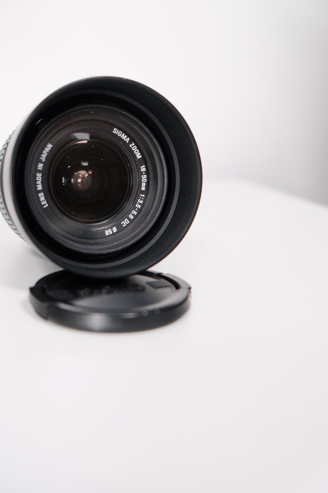 Zoom Sigma 18-50 mm f/3,5-5,6 DC — Nikon, Enlèvement ou Envoi, Zoom, Comme neuf, 50 mm