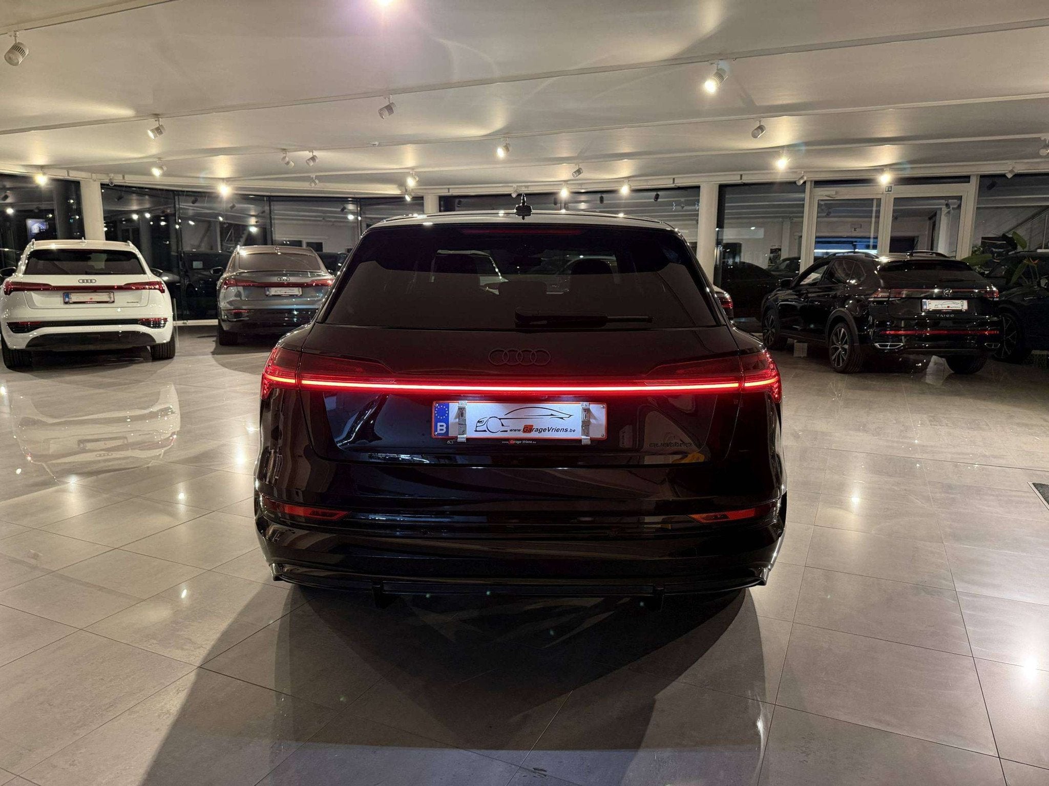 Audi SQ8 e-tron 503PK QUATTRO * 28727KM * FULL BLACK PACK PL, Autos, 421 km, Achat, Alcantara, 5 places