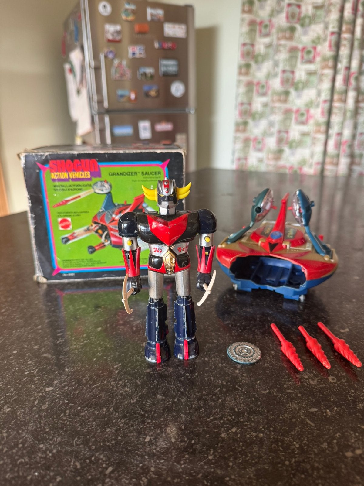 Goldorak (Grendizer) avec sa soucoupe – Années 70, Collections, Transformers, Comme neuf, Enlèvement ou Envoi