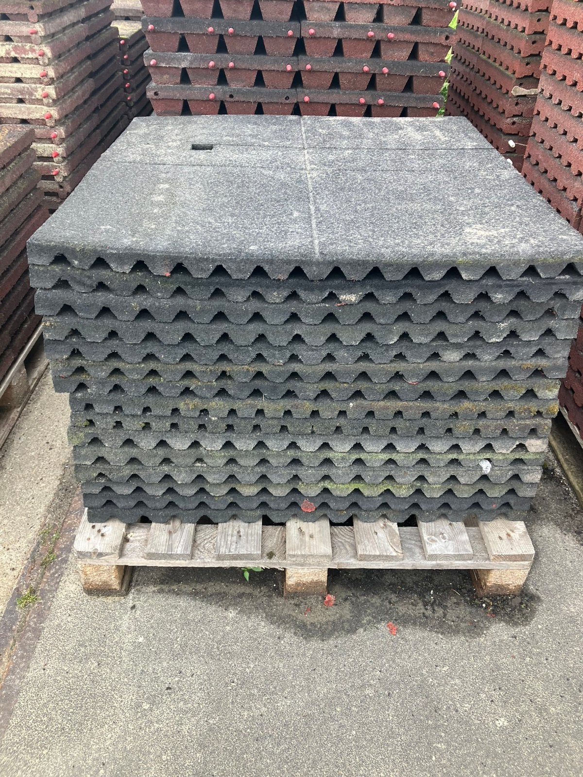 22 m2 vochtdoorlatende rubberen stalmatten 100x100x4,5cm, Dieren en Toebehoren