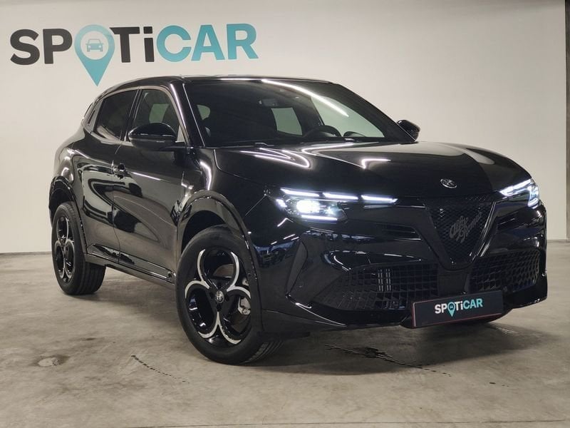 Alfa Romeo Junior Hybrid eDCT6 Ibrida Intensa Q4, Auto's, Automaat, Gebruikt, 1199 cc, Zwart