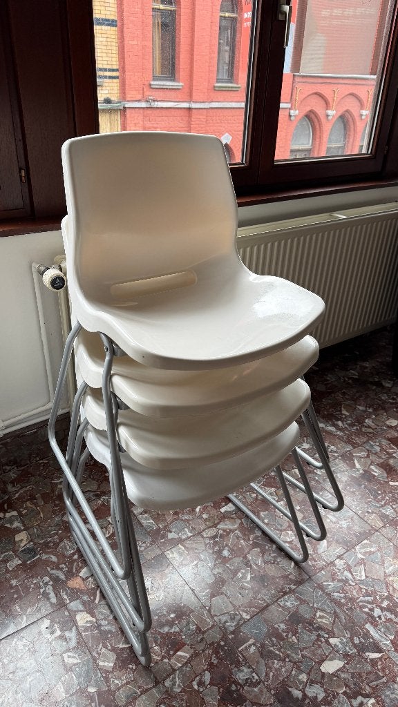 Set van 4 stapelbare design stoelen – wit kunststof, Maison & Meubles, Chaises, Comme neuf, Quatre, Synthétique, Blanc, Enlèvement