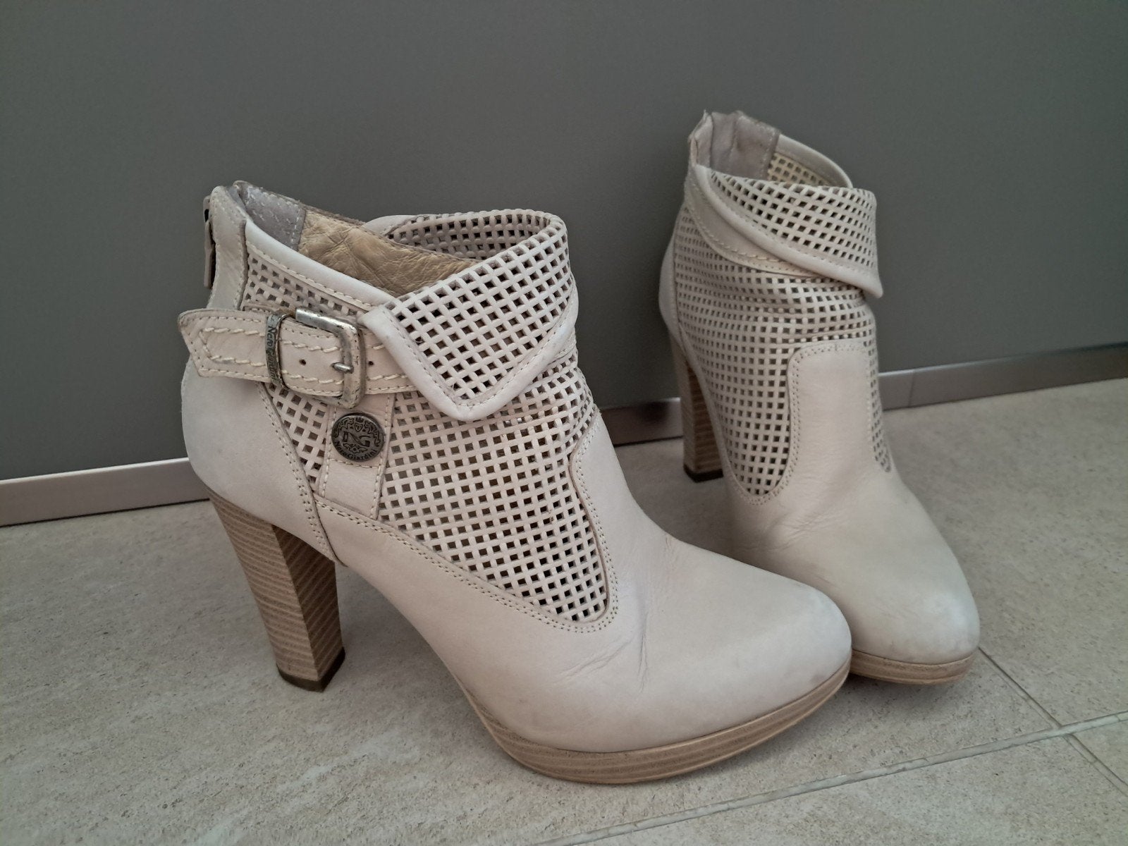 Bottines crème Nero Giardini pointure 37, Enlèvement ou Envoi, Beige, Boots et Botinnes, Porté