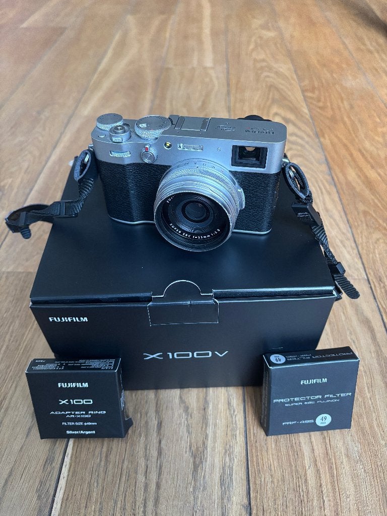 Fujifilm X100V Silver – boîte complète – excellent état, Ophalen, Fujifilm, Compactcamera, Accu