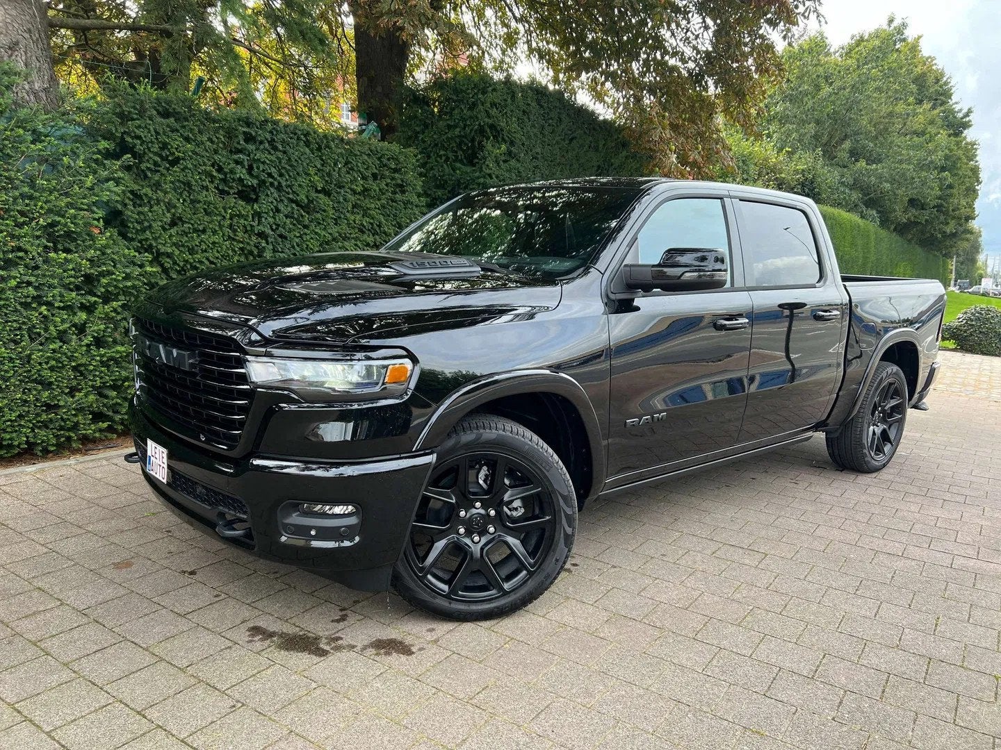 Dodge Ram Laramie Night Premium €65.900,- excl btw., Auto's, Automaat, Alcantara, Zwart, 5 zetels