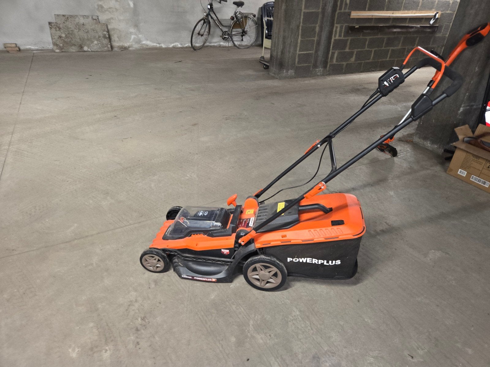 Grasmaaier power plus 40v 42 cm, kantmaaier en extra bat., Tuin en Terras, Ophalen