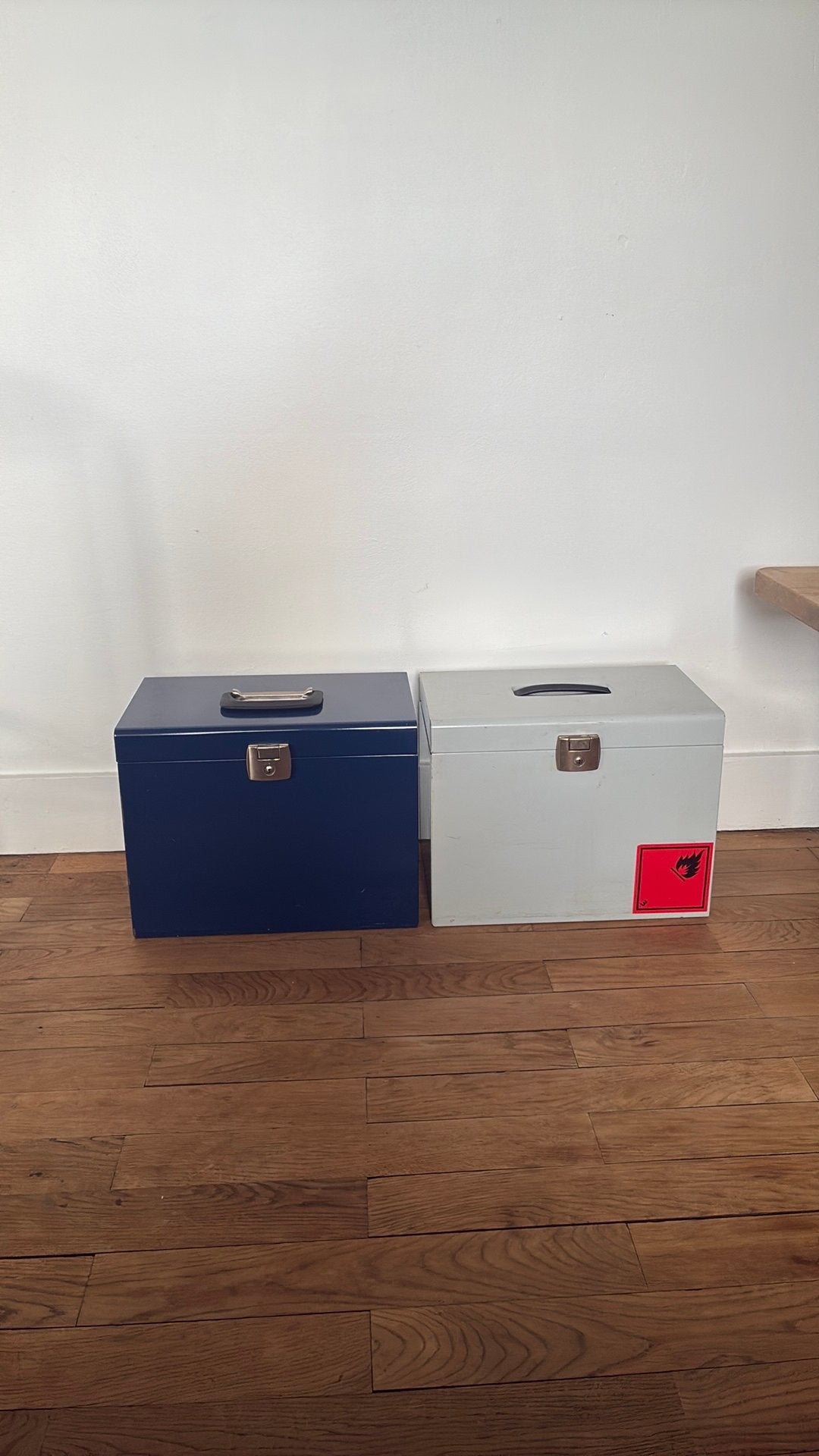 Deux caisses de rangement, Enlèvement, Utilisé
