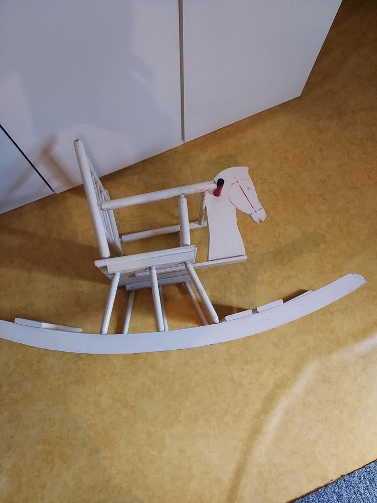 Cheval à bascule, Enlèvement