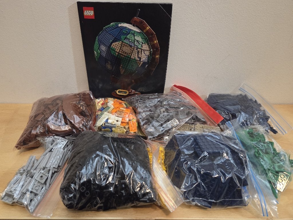 Lego 21332 The Globe (2), Lego, Compleet, Ophalen of Verzenden, Zo goed als nieuw