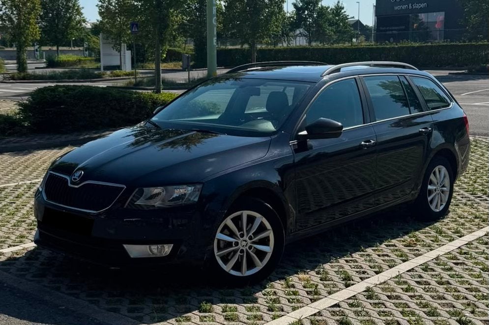 Škoda Octavia Combi 1.6 TDI 110pk | Leder | Panoramadak, Autos, Cuir, Autres modèles, Achat, Euro 6