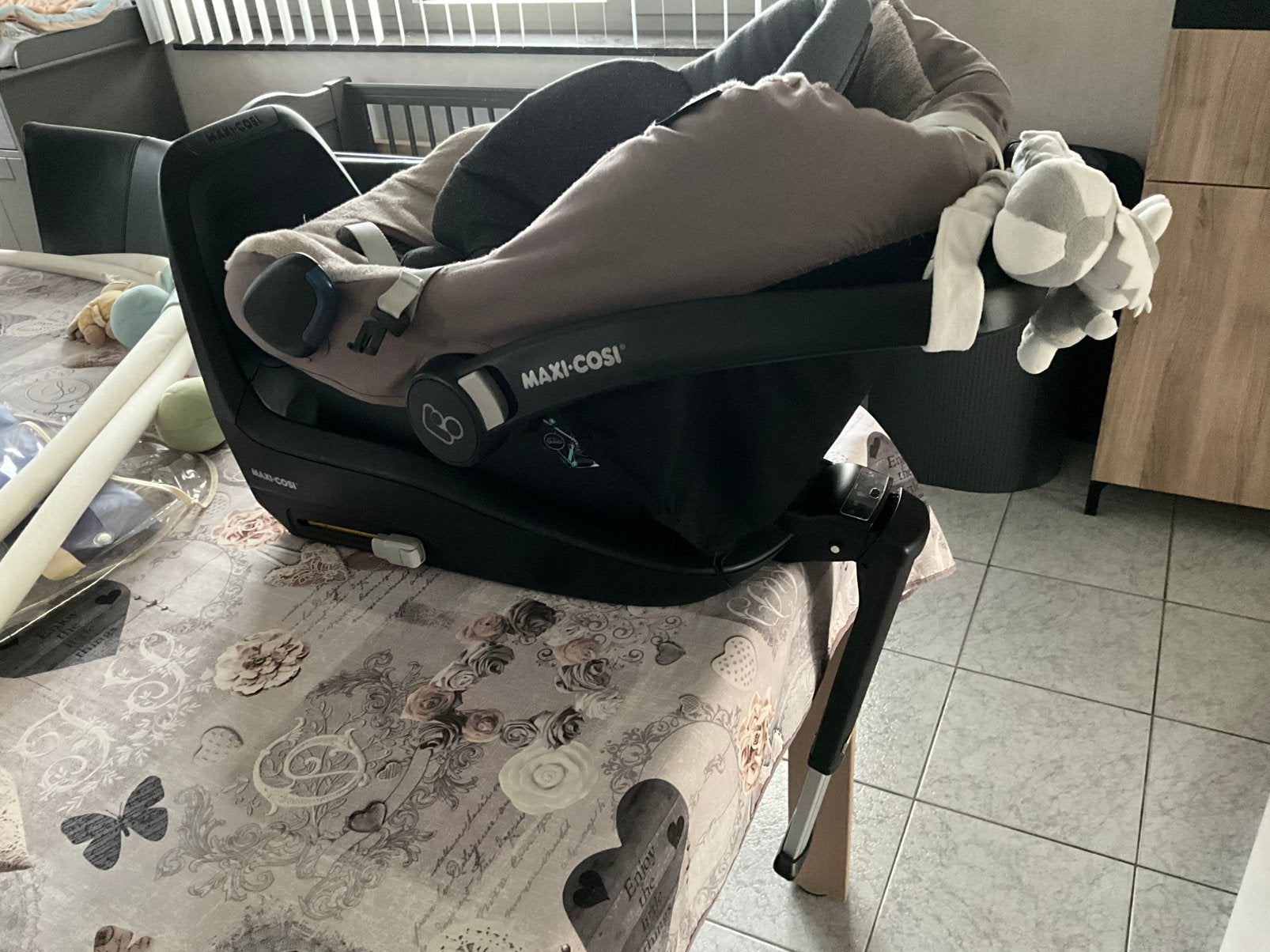 Maxt cosi + isofix voor de bevestiging, Ophalen, Zo goed als nieuw