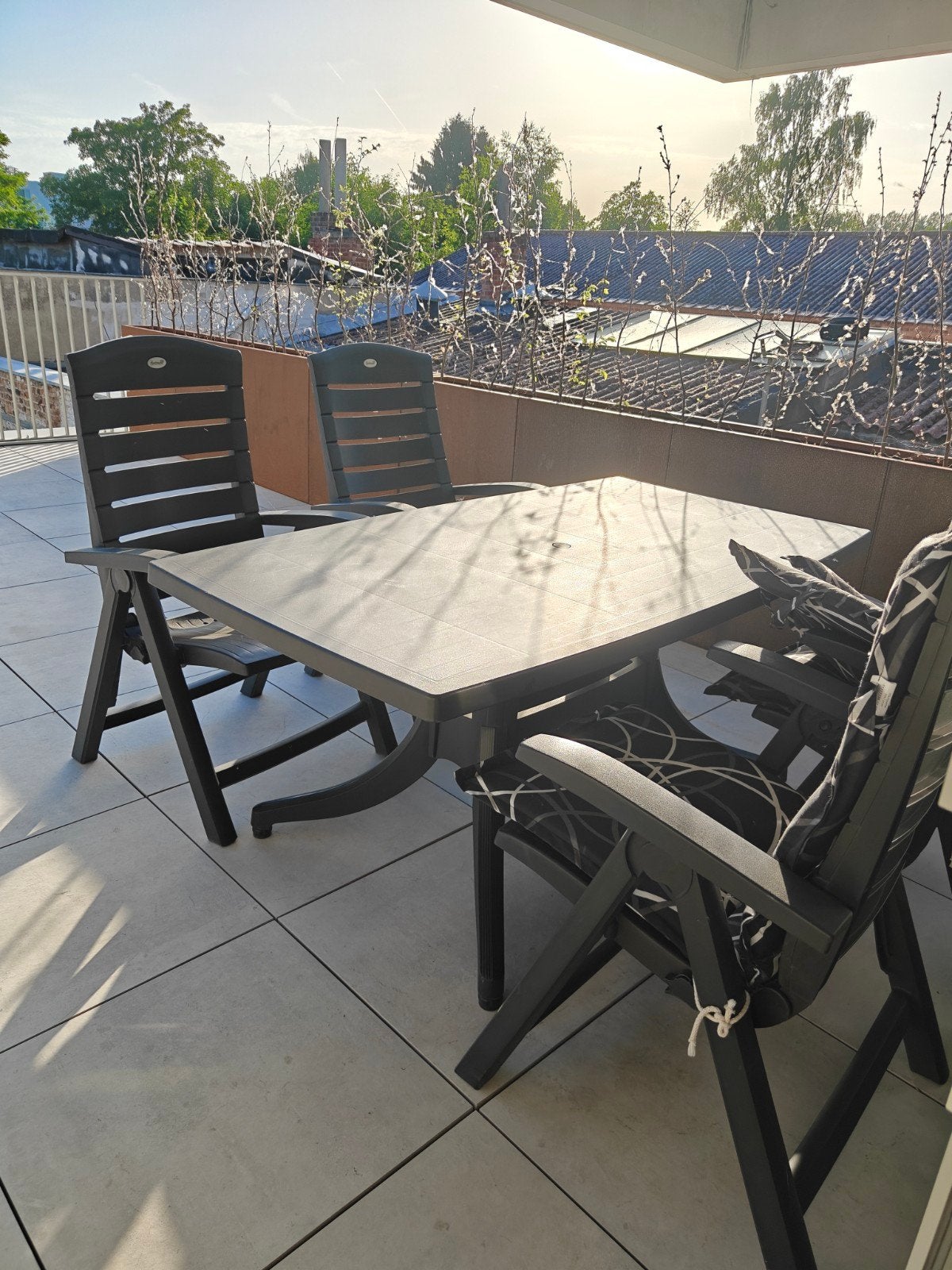 Table du jardin avec 4 chaises très bonne état., Jardin & Terrasse, Enlèvement