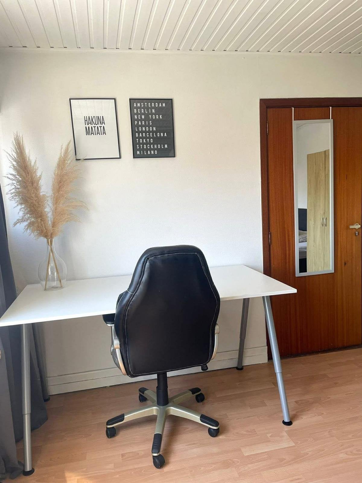 Ikea bureau Thyge 80x160cm - in hoogte verstelbaar, Ophalen, 160 cm, In hoogte verstelbaar, Zo goed als nieuw