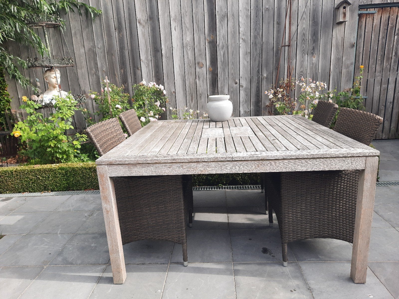 table en bois 150/150 4 chaises avec coussins, Enlèvement