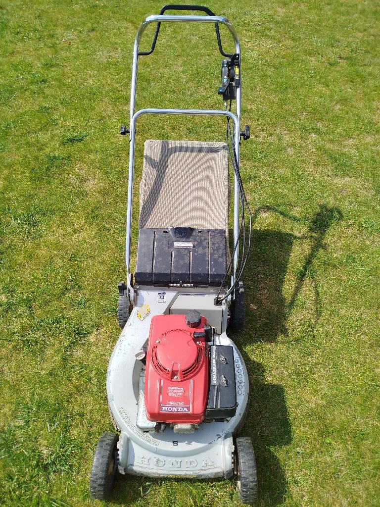 Honda grasmaaier HR214 zelftrekker, Ophalen, Honda, Gebruikt, Benzine-grasmaaier