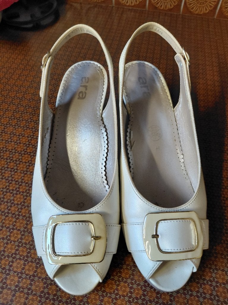 crèmekleurige damesschoenen met open teen. ara. Maat 41, Vêtements | Femmes, ANDERE, Enlèvement ou Envoi, Escarpins, Porté