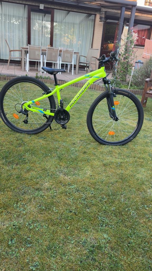 100 ST TRAIL Rockrider Fiets - 27.5 Inch - Fluo - Nieuw, Fietsen en Brommers, Ophalen, 24 inch of meer, Velgrem, Voetsteunen