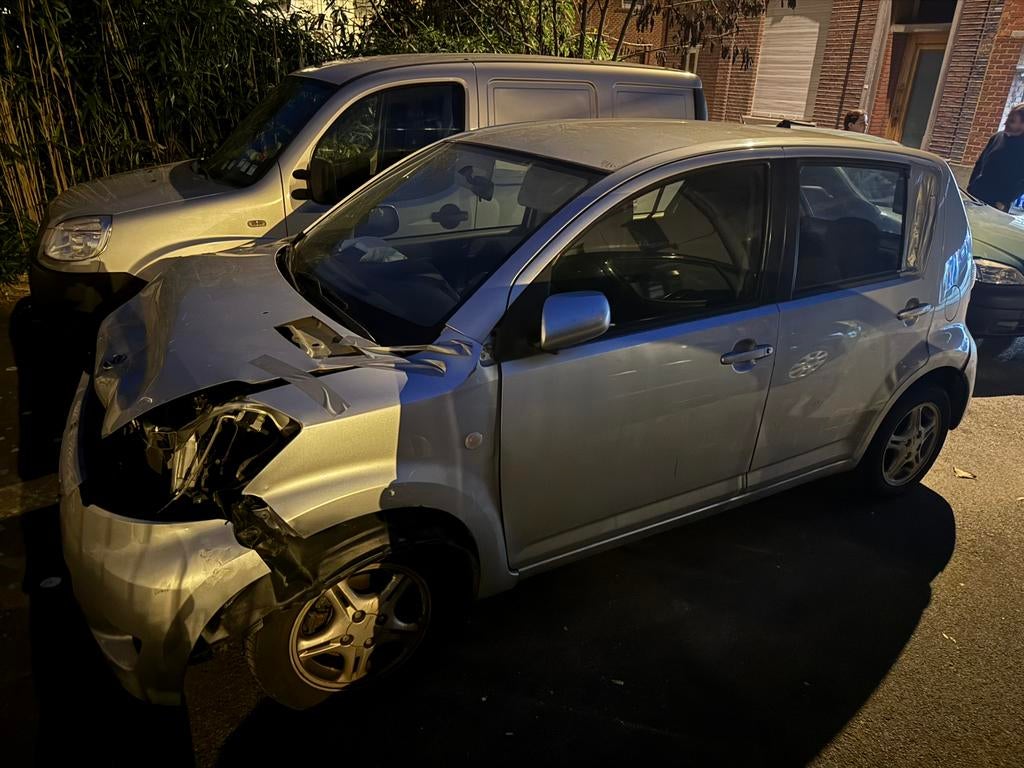 Voiture acidentée, Autos, Daihatsu, Argent ou Gris, Achat, Automatique, Particulier