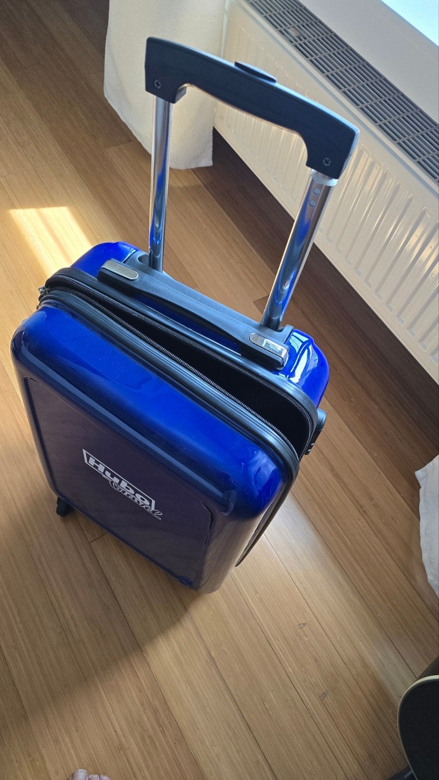 Reiskoffertje met HUBO label op..., Ophalen
