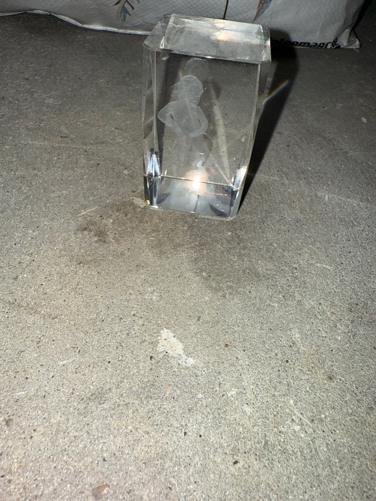 Statue en verre avec relief Manneken Pis, Antiquités & Art, Enlèvement ou Envoi