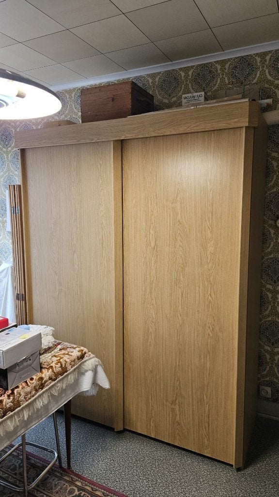 Ruime kledingkast met schuifdeuren, 150 à 200 cm, Comme neuf, Enlèvement, 200 cm ou plus