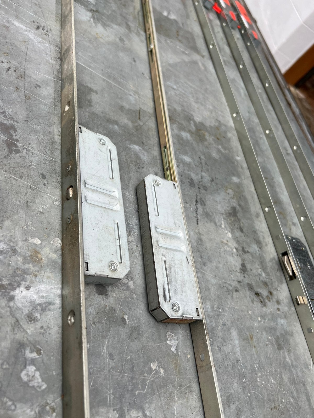 Lot de pièces pour châssis et porte neuf, Bricolage & Construction, Quincaillerie & Fixations, Comme neuf, Enlèvement