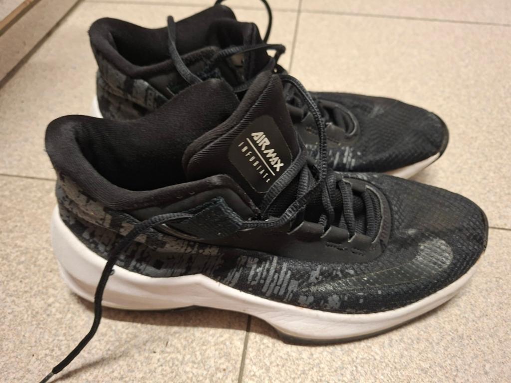 Nike Air max in maat 40 in gedragen staat, Sport en Fitness, Ophalen, Nike