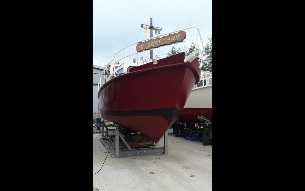 GOED ONDERHOUDEN ! ! ! BOOT 9 METER Mercedes, 60 pk, 9 m, Staal, Binnenboordmotor