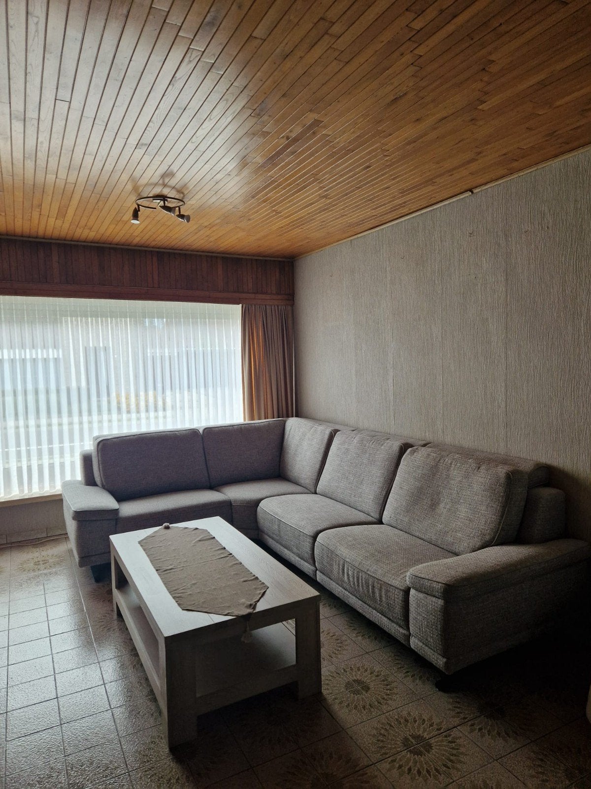 Hoekzetel met salontafel, Enlèvement